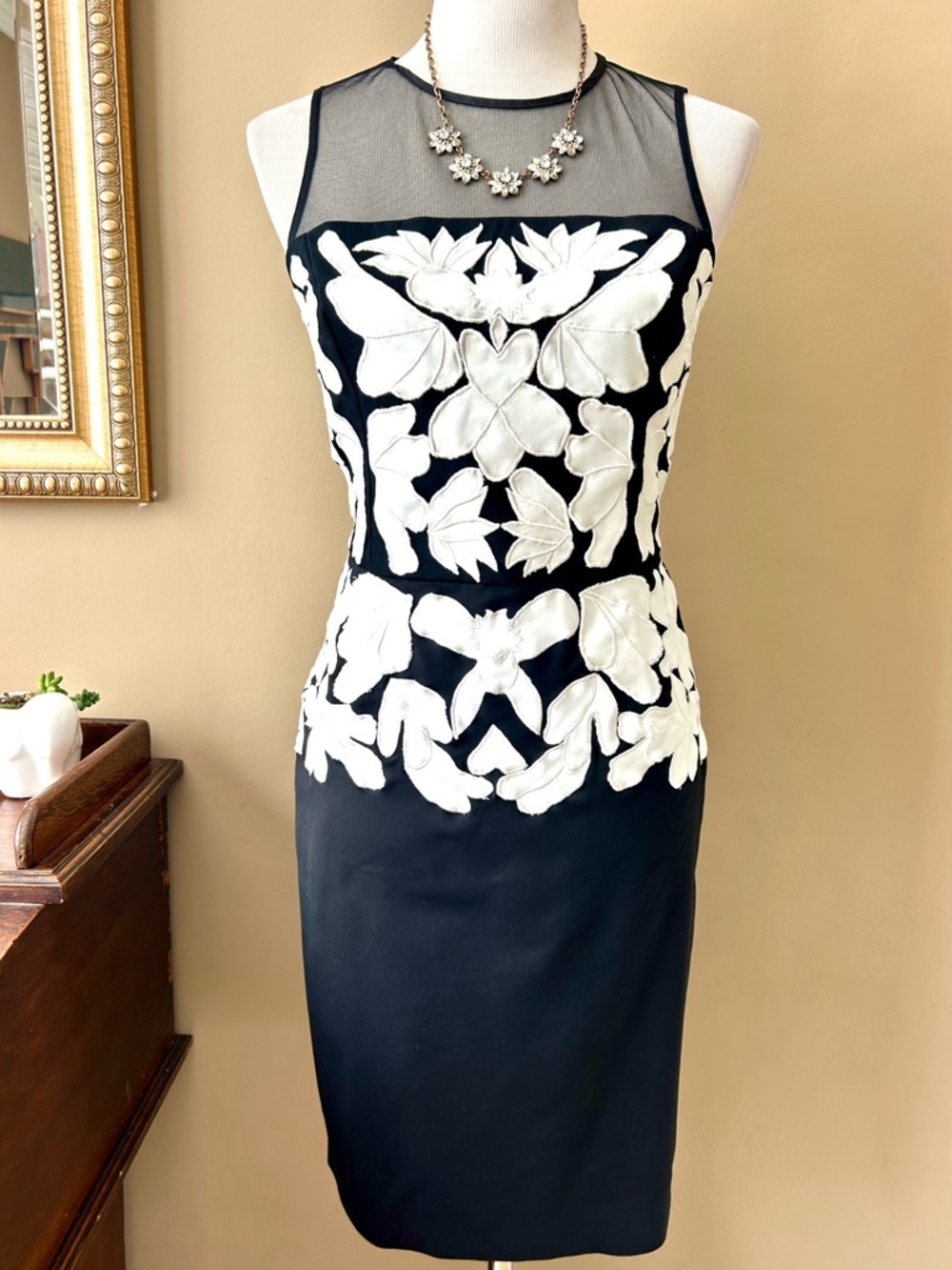 Sachin + Babi Black and White Floral Embroidered Sheath Cocktail Dress Size 8 - Picture 1 of 10